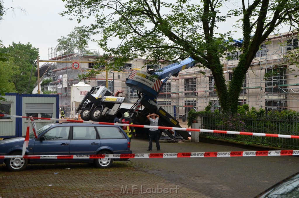 Autokran umgestuerzt Bensberg Frankenforst Kiebitzweg P024.JPG - Miklos Laubert